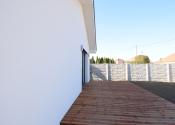 SKOLAUDOVANÉ - PRIESTRANNÝ 4-IZBOVÝ BUNGALOV(128M2) V NADŠTANDARDE, TERASA, EXT. ŽALÚZIE AJ PLOT V CENE, 3 PARKOVACIE MIESTA - fotografia 15