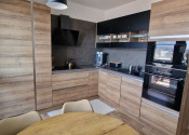 ELEGANTNÝ, KVALITNE ZREKONŠTRUOVANÝ 3-IZBOVÝ BYT S BALKÓNOM (74M2) V CENTRE SENCA - fotografia 3