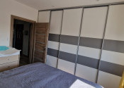 ELEGANTNÝ, KVALITNE ZREKONŠTRUOVANÝ 3-IZBOVÝ BYT S BALKÓNOM (74M2) V CENTRE SENCA - fotografia 11