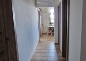 ELEGANTNÝ, KVALITNE ZREKONŠTRUOVANÝ 3-IZBOVÝ BYT S BALKÓNOM (74M2) V CENTRE SENCA - fotografia 12
