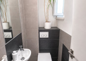 CHARIZMATICKÝ 4-IZBOVÝ STAROMESTSKÝ BYT (105M2) S VYSOKÝMI STROPMI A S KRÁSNYM VÝHĽADOM - fotografia 10