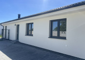 SKOLAUDOVANÉ - PRIESTRANNÝ 4-IZBOVÝ BUNGALOV(128M2) V NADŠTANDARDE, TERASA, EXT. ŽALÚZIE AJ PLOT V CENE, 3 PARKOVACIE MIESTA - fotografia 4