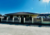 ZNÍŽENÁ CENA- PRIESTRANNÝ 4-IZBOVÝ BUNGALOV (188M2) S GARÁŽOU A S PEKNÝM POZEMKOM (550M2) LEN 4KM OD SENCA - HRUBÝ ŚÚR - fotografia 8