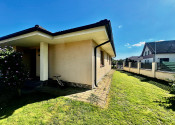 ZNÍŽENÁ CENA- PRIESTRANNÝ 4-IZBOVÝ BUNGALOV (188M2) S GARÁŽOU A S PEKNÝM POZEMKOM (550M2) LEN 4KM OD SENCA - HRUBÝ ŚÚR - fotografia 11