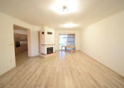 ZNÍŽENÁ CENA- PRIESTRANNÝ 4-IZBOVÝ BUNGALOV (188M2) S GARÁŽOU A S PEKNÝM POZEMKOM (550M2) LEN 4KM OD SENCA - HRUBÝ ŚÚR - fotografia 18