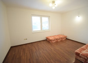 ZNÍŽENÁ CENA- PRIESTRANNÝ 4-IZBOVÝ BUNGALOV (188M2) S GARÁŽOU A S PEKNÝM POZEMKOM (550M2) LEN 4KM OD SENCA - HRUBÝ ŚÚR - fotografia 19