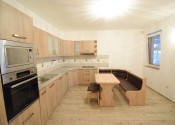 ZNÍŽENÁ CENA- PRIESTRANNÝ 4-IZBOVÝ BUNGALOV (188M2) S GARÁŽOU A S PEKNÝM POZEMKOM (550M2) LEN 4KM OD SENCA - HRUBÝ ŚÚR - fotografia 21