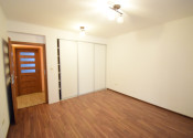ZNÍŽENÁ CENA- PRIESTRANNÝ 4-IZBOVÝ BUNGALOV (188M2) S GARÁŽOU A S PEKNÝM POZEMKOM (550M2) LEN 4KM OD SENCA - HRUBÝ ŚÚR - fotografia 29
