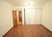 ZNÍŽENÁ CENA- PRIESTRANNÝ 4-IZBOVÝ BUNGALOV (188M2) S GARÁŽOU A S PEKNÝM POZEMKOM (550M2) LEN 4KM OD SENCA - HRUBÝ ŚÚR - fotografia 30