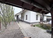 4-IZBOVÝ RODINNÝ DOM S BAZÉNOM A ALTÁNKOM V TICHEJ ČASTI BERNOLÁKOVA - fotografia 3
