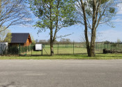 PEKNÝ OPLOTENÝ SLNEČNÝ POZEMOK (500M2) V ČUNOVE - fotografia 1