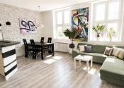 ACCENT REAL - 4-IZBOVÝ STAROMESTSKÝ BYT (105M2) V STAROM MESTE S VYSOKÝMI STROPMI A S  KRÁSNYM VÝHĽADOM - fotografia 1