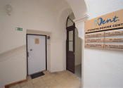 NÁDHERNÁ HISTORICKÁ BUDOVA   V CENTRE BANSKEJ BYSTRICE (1700m2) - fotografia 17
