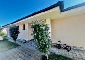 ACCENT REAL - ZNÍŽENÁ CENA- PRIESTRANNÝ 4-IZBOVÝ BUNGALOV (188M2) S GARÁŽOU A S PEKNÝM POZEMKOM (550M2) LEN 4KM OD SENCA - HRUBÝ ŠÚR - fotografia 5