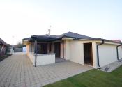ACCENT REAL - ZNÍŽENÁ CENA- PRIESTRANNÝ 4-IZBOVÝ BUNGALOV (188M2) S GARÁŽOU A S PEKNÝM POZEMKOM (550M2) LEN 4KM OD SENCA - HRUBÝ ŠÚR - fotografia 33