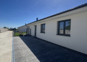 SKOLAUDOVANÉ - PRIESTRANNÝ 4-IZBOVÝ BUNGALOV(128M2) V NADŠTANDARDE, TERASA, EXT. ŽALÚZIE AJ PLOT V CENE, 3 PARKOVACIE MIESTA - fotografia 17