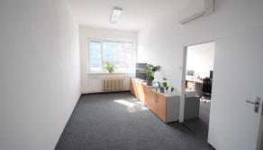 ACCENT REAL / PRENÁJOM POSLEDNÝCH ZARIADENÝCH KANCELÁRIÍ S PARKOVACÍMI MIESTAMI - FREKVENTOVANÁ IVANSKÁ CESTA - fotografia 4