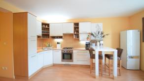 ACCENT REAL / PEKNÝ, KOMPLETNE ZARIADENÝ 1-IZBOVÝ BYT 45M2 S PARKOVACÍM MIESTOM - fotografia 6
