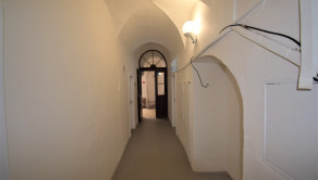 NÁDHERNÁ HISTORICKÁ BUDOVA   V CENTRE BANSKEJ BYSTRICE (1700m2) - fotografia 13