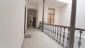 NÁDHERNÁ HISTORICKÁ BUDOVA   V CENTRE BANSKEJ BYSTRICE (1700m2) - fotografia 8