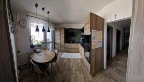 ELEGANTNÝ, KVALITNE ZREKONŠTRUOVANÝ 3-IZBOVÝ BYT S BALKÓNOM (74M2) V CENTRE SENCA - fotografia 9