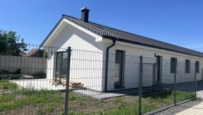 SKOLAUDOVANÉ - PRIESTRANNÝ 4-IZBOVÝ BUNGALOV(128M2) V NADŠTANDARDE, TERASA, EXT. ŽALÚZIE AJ PLOT V CENE, 3 PARKOVACIE MIESTA - fotografia 12