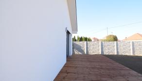 SKOLAUDOVANÉ - PRIESTRANNÝ 4-IZBOVÝ BUNGALOV(128M2) V NADŠTANDARDE, TERASA, EXT. ŽALÚZIE AJ PLOT V CENE, 3 PARKOVACIE MIESTA - fotografia 14