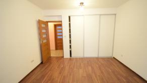 ZNÍŽENÁ CENA- PRIESTRANNÝ 4-IZBOVÝ BUNGALOV (188M2) S GARÁŽOU A S PEKNÝM POZEMKOM (550M2) LEN 4KM OD SENCA - HRUBÝ ŚÚR - fotografia 30