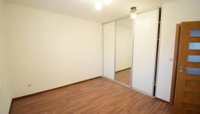 ZNÍŽENÁ CENA- PRIESTRANNÝ 4-IZBOVÝ BUNGALOV (188M2) S GARÁŽOU A S PEKNÝM POZEMKOM (550M2) LEN 4KM OD SENCA - HRUBÝ ŚÚR - fotografia 32