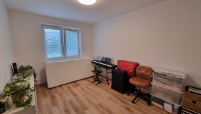 ACCENT REAL /PRENÁJOM 3 IZBOVÉHO BYTU V RODINNOM DOME SO ZÁHRADOU A DVOMA PARKOVACÍMI MIESTAMI - fotografia 3