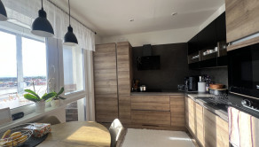 KOMFORTNÝ, KVALITNE ZREKONŠTRUOVANÝ 3-IZBOVÝ BYT S BALKÓNOM (74M2) V CENTRE SENCA - fotografia 8