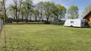 PEKNÝ OPLOTENÝ SLNEČNÝ POZEMOK (500M2) V ČUNOVE - fotografia 3