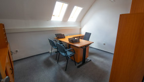 TROJPODLAŽNÁ POLYFUNKČNÁ BUDOVA V RUŽINOVE (414M2) - FREKVENTOVANÁ GALVANIHO ULICA - fotografia 17