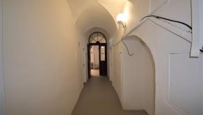 NÁDHERNÁ HISTORICKÁ BUDOVA   V CENTRE BANSKEJ BYSTRICE (1700m2) - fotografia 13