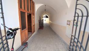 NÁDHERNÁ HISTORICKÁ BUDOVA   V CENTRE BANSKEJ BYSTRICE (1700m2) - fotografia 16