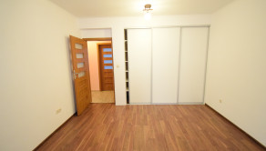 ZNÍŽENÁ CENA- PRIESTRANNÝ 4-IZBOVÝ BUNGALOV (188M2) S GARÁŽOU A S PEKNÝM POZEMKOM (550M2) LEN 4KM OD SENCA - HRUBÝ ŠÚR - fotografia 30