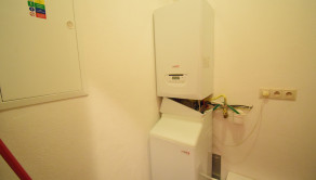 ZNÍŽENÁ CENA- PRIESTRANNÝ 4-IZBOVÝ BUNGALOV (188M2) S GARÁŽOU A S PEKNÝM POZEMKOM (550M2) LEN 4KM OD SENCA - HRUBÝ ŠÚR - fotografia 25