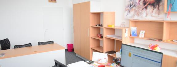 OBCHODNÉ PRIESTORY S VÝKLADOM A S KANCELÁRIAMI  NA FREKVENTOVANEJ ULICI (136m2) - IVANSKÁ CESTA