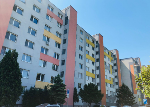 PRIESTRANNÝ 4-IZBOVÝ BYT (70M2) S LOGGIOU PRI LESOPARKU