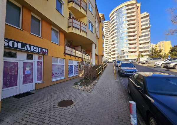 MULTIFUNKČNÉ NEBYTOVÉ PRIESTORY (154m2) NA FREKVENTOVANOM MIESTE - HANY MELIČKOVEJ