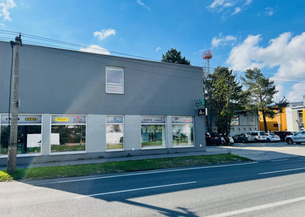 OBCHODNÉ PRIESTORY S VÝKLADOM A S KANCELÁRIAMI NA FREKVENTOVANEJ ULICI (814m2) - IVANSKÁ CESTA