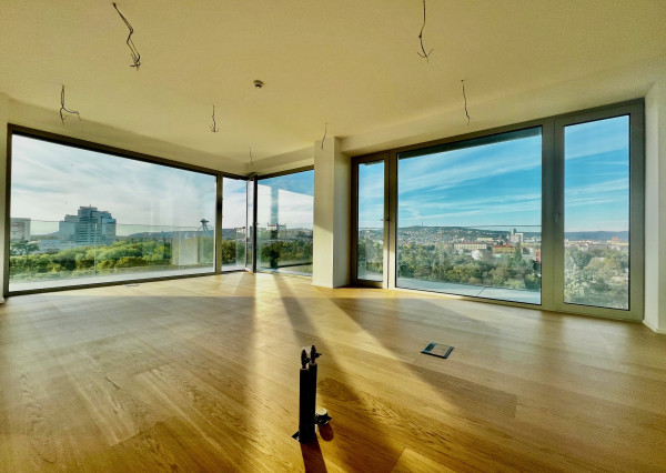 NADŠTANDARDNÝ  BYT NA 12. POSCHODÍ V NOVOSTAVBE LIGET PRI DUNAJI S PANORAMATICKÝM VÝHĽADOM NA MESTO - 2 PARKOVACIE MIESTA