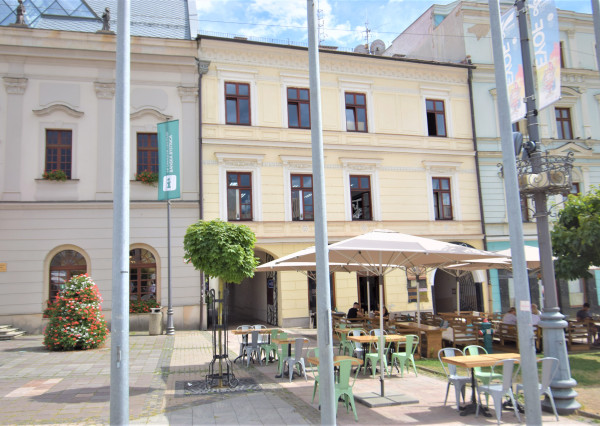 NÁDHERNÁ HISTORICKÁ BUDOVA   V CENTRE BANSKEJ BYSTRICE (1700m2)