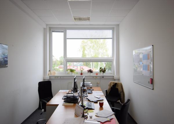 OBCHODNÉ PRIESTORY S VÝKLADOM A S KANCELÁRIAMI  NA FREKVENTOVANEJ ULICI (136m2) - IVANSKÁ CESTA