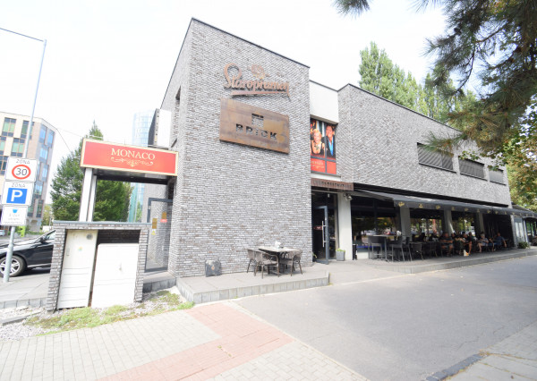 KOMERČNÉ PRIESTORY S PARKOVANÍM NA TRNAVSKEJ CESTE - PRI ZIMNOM ŠTADIÓNE