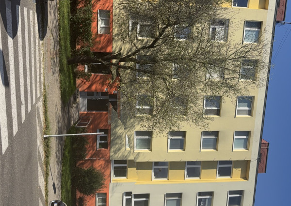 VEĽMI PEKNÝ 3IZBOVÝ BYT S BALKÓNOM A PIVNICOU (68) PETRŽALKA - GESSAYOVA ULICA