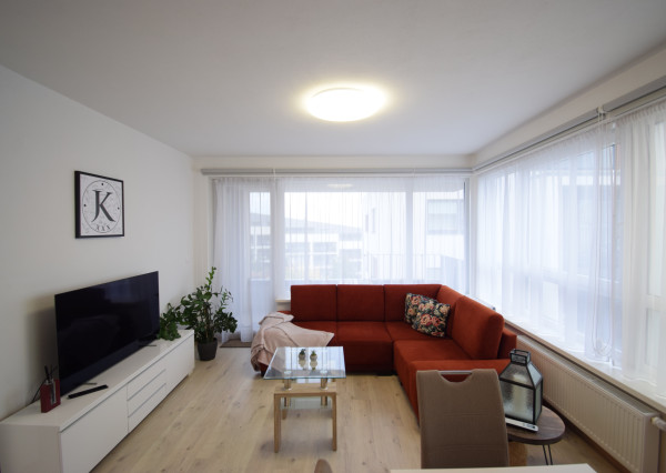 PRENÁJOM  MODERNEJ  A PRIESTRANNEJ  2 -  IZBOVEJ NOVOSTAVBY S PODZEMNÝM PARKOVACÍM MIESTOM