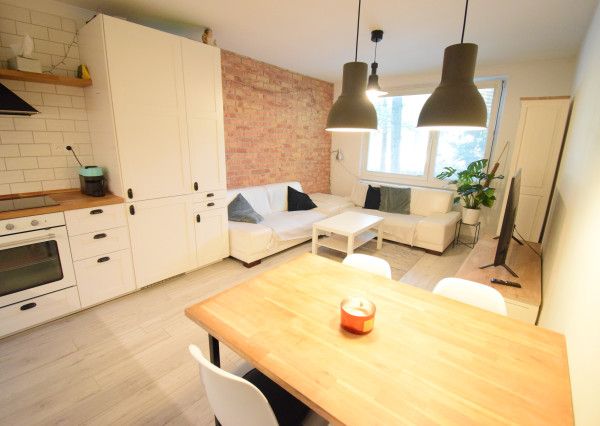 PREDAJ KOMPLETNE ZREKONŠTRUOVANÉHO 3 IZBOVÉHO BYTU V RUŽINOVE VO VÝBORNEJ LOKALITE PLNEJ ZELENE