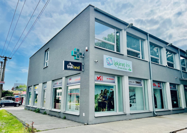 OBCHODNÉ PRIESTORY S KANCELÁRIAMI  NA FREKVENTOVANEJ ULICI (44 m2) IVANSKÁ CESTA