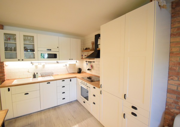 PREDAJ KOMPLETNE ZREKONŠTRUOVANÉHO 3 IZBOVÉHO BYTU V RUŽINOVE VO VÝBORNEJ LOKALITE PLNEJ ZELENE